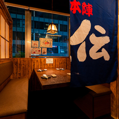 少人数様での飲み会に最適なテーブル席！優しく灯る間接照明が和モダンな雰囲気を演出してくれます！飲み会や女子会、合コンにもおすすめですのでぜひご利用ください！団体様向けのお席もご用意しております！貸切・ご予算・ご人数のご相談もお気軽にお問い合わせください！当日のご予約もOK♪