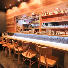 お一人様も大歓迎♪気軽に使えるカウンター席☆本格イタリアンを始め、アラカルトメニューやドリンクも豊富にご用意しておりますので、一人でのんびりお食事もOK、仕事帰りにちょっと一杯もOK◎それぞれのお一人時間をお楽しみ下さい☆