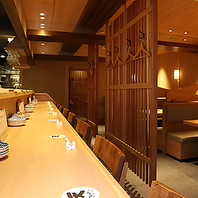 木の温もり溢れる洗練された空間で過ごす