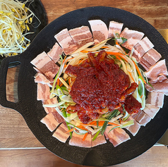 チュクミサムギョプサル（Spicy Stir-Fried Octopus & Pork｜韓国辛口炒め）