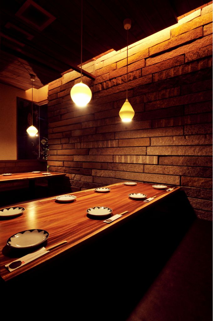焼台の臨場感も味わえる個室は、2～6名様用の掘りごたつ式。