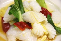 イカと季節野菜炒め【青豆炒尤魚】、三種海鮮の塩味炒め