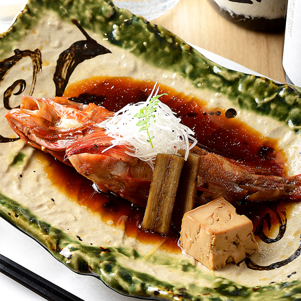 鮮度抜群の海鮮天ぷらはシンプルに塩で…