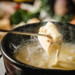 こだわりのスイス産とろ～り濃厚チーズフォンデュはコクがあってまろやかな味わい♪