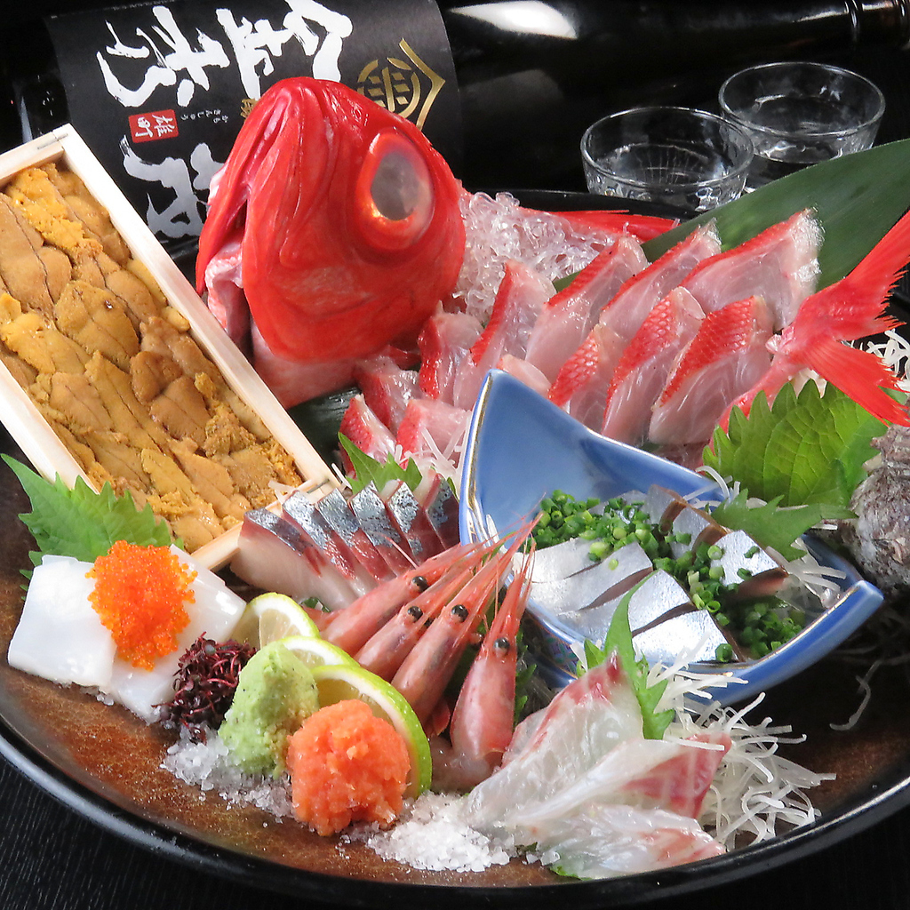 玄界灘の新鮮な地魚を使用した逸品料理も多数ご用意◎料理長が厳選する旬の鮮魚をご用意いたします！