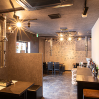 ゆったりとしたテーブル席で特別な時間を♪