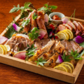 料理メニュー写真&nbsp;肉盛りボリュームプレート5種