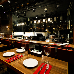 生演奏を堪能できる席は普段のデートから誕生日・記念日まで幅広いシーンにご利用ください！