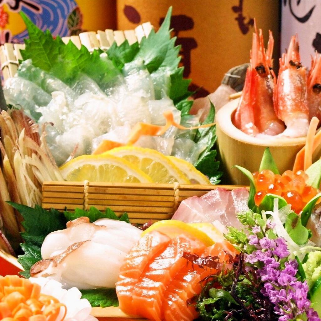 店内生け簀で泳ぐ活魚もご用意!!料理長厳選の鮮魚を味わおう!!