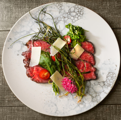 広島県産ビーフとルッコラのサラダ仕立て