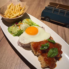 ナナモエチキンロコモコの写真