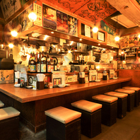 静岡にある酒場横丁の雰囲気をイメージした店内