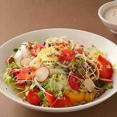 季節の野菜サラダ