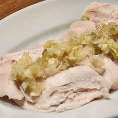 蒸し鶏のネギ塩レモンのせ