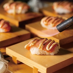 【4月】タイムサービス　サーモンマヨ炙り寿司