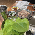 料理メニュー写真 ポッサム(蒸し豚+ チシャ菜)