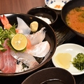 料理メニュー写真 名物海鮮丼 (赤だし付)