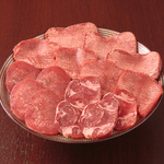 特上・上・並・タン下など、牛タンの様々な部位を盛り合わせでご用意。食感の違いをご堪能ください◎