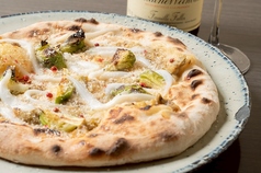 白魚と芽キャベツの蕗味噌ピザ