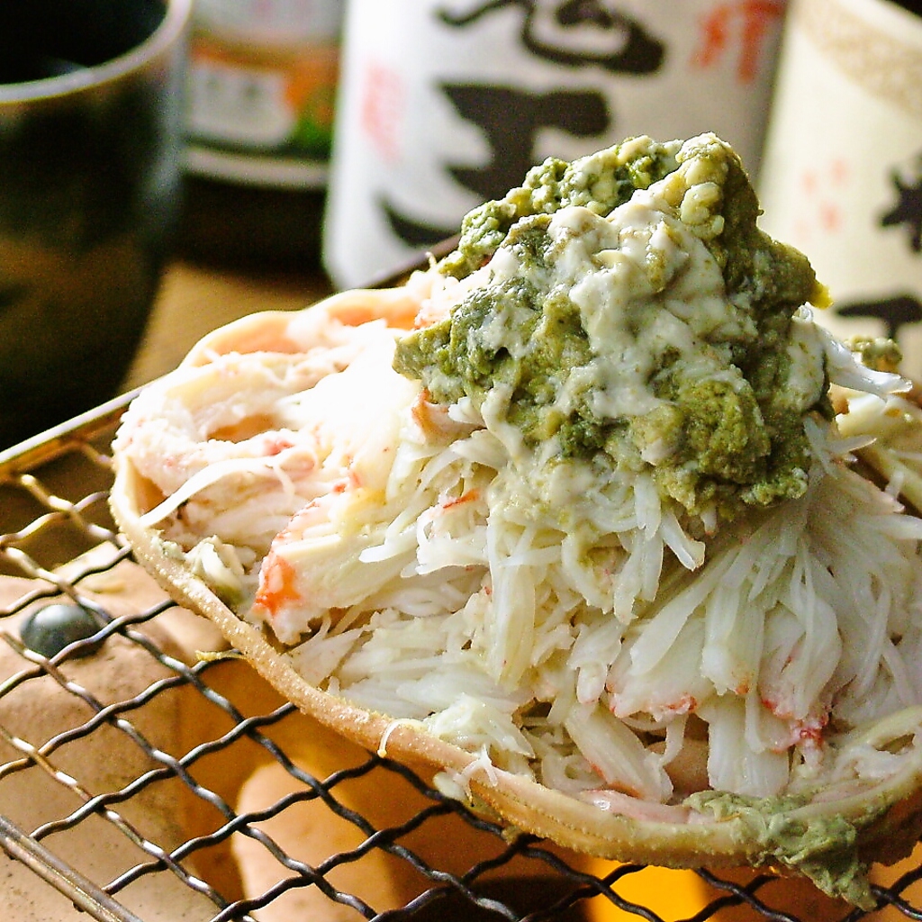 ズワイガニの甲羅焼き。カニ味噌たっぷり香ばしい風味がたまらない