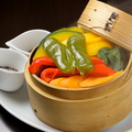 料理メニュー写真 野菜ソムリエ厳選野菜を使ったセイロ蒸　烏龍と山椒2種類の塩で