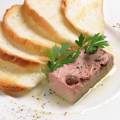 【鶏レバーと自家製パンのクロスティーニ】