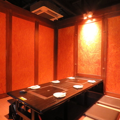 掘りごたつで個室のお席ご用意しております