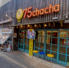 75chacha 新大久保店の外観1