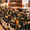 お料理に合わせて選べる、様々な味わいのワインを取り揃えております。さらに、松山屈指の品ぞろえのオーガニックな自然派ワインもご用意！是非味わってみてください♪