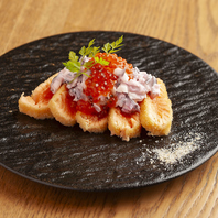 程よい揚げ加減の鮭とたっぷりのイクラで食卓を華やかに