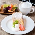 3時のおやつに、お友達のお茶会に、お好きなドリンクとケーキでお得なカフェタイムをお過ごし下さい