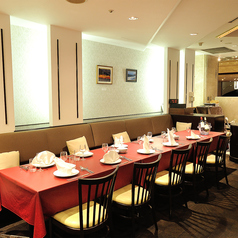 テーブル席　机同士の結合も可能ですので、大人数でも心配なし！