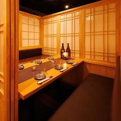 ★2～4名様個室★こだわりのおしゃれな和空間が非日常的なお時間をお届けします♪ご友人様との飲み会や、会社のご同僚様など、親しい方とお楽しみいただくのももちろん、接待などでご利用いただくのにも最適な個室となっております！(有楽町/和食/地鶏/地魚/居酒屋/個室/デート/女子会/誕生日/記念日/宴会)