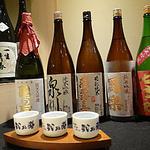 お酒好きにはたまりません！種類豊富な日本酒がズラリ。その他、焼酎やウイスキーなど多数ご用意あり