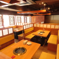 オープンな空間で32名様宴会が可能。会社宴会にも◎