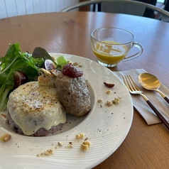 セトラマ風ロコモコプレート(スープ付き)