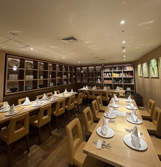 15名様から26名様までの団体様のご利用は奥のフロアの貸し切りも承っております。