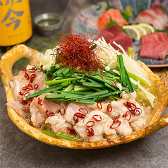 濃厚な旨味と野菜の甘みが溶け合う自慢のもつ鍋を堪能
