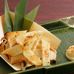 醤油糀で漬けた炙りエイヒレ