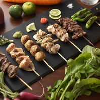 職人が焼き上げる焼き鳥と旨い酒