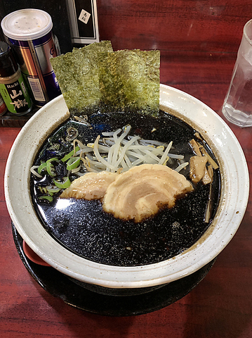 ここでしか食べられない！焦がしラーメンと坦々麺！