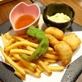 料理メニュー写真&nbsp;フィッシュ＆チップス　燻製タルタルソース