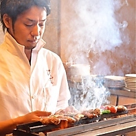 『焼き師』が焼き鳥１本1本丁寧に焼き上げます。