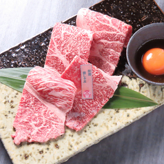 赤身に潜む繊細な霜降り、蕩けて満ちる至高の口福◎