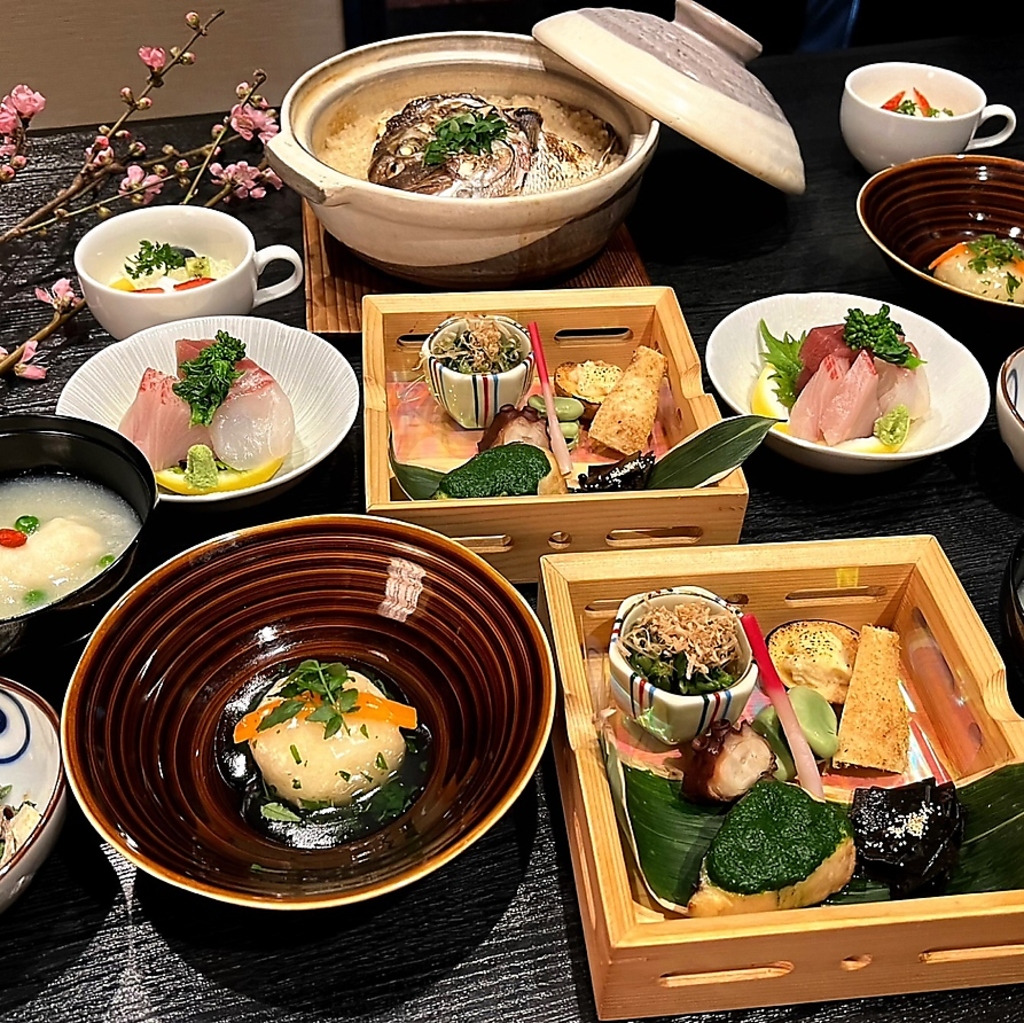 種類豊富な四季折々の素材を幅広い年齢のお客様にご満足頂けるよう工夫しております。