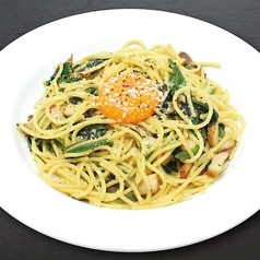 自家製スモークベーコンとほうれん草のパスタ
