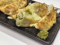 柚子胡椒でいただく、パリッと香ばしい焼き餃子！
