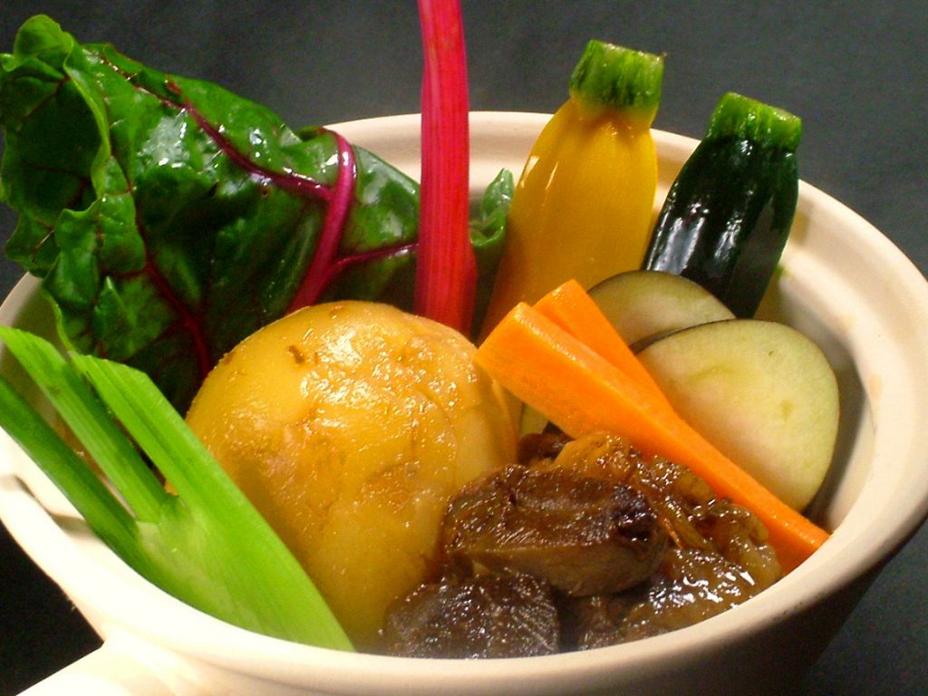 【和牛のあっさり煮 ゴロっとした蒸し野菜とともに】　料理長おすすめのお肉料理です