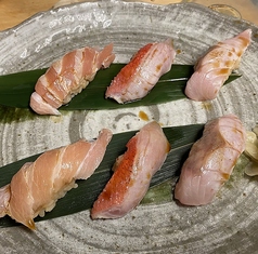 おまかせ握り寿司4貫　　【赤しゃりで】の写真