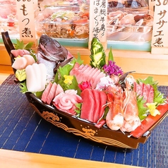 旬を味わう!豪華絢爛、鮮魚の船盛り
